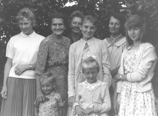 Elizabeth Sinclair
Elizabeth Sinclair nee Hewison (second from left) with her daughters and grandchildren. Taken in 1963. Graciously donated by Allan Craigie. John Sinclair and his wife Betty were Allan's uncle and aunt.
